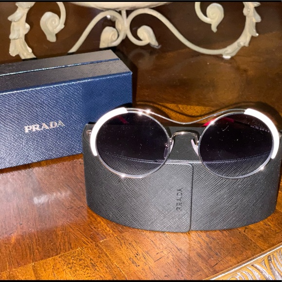 100% AuthenticPrada Sunglasses Never worn - Picture 1 of 6